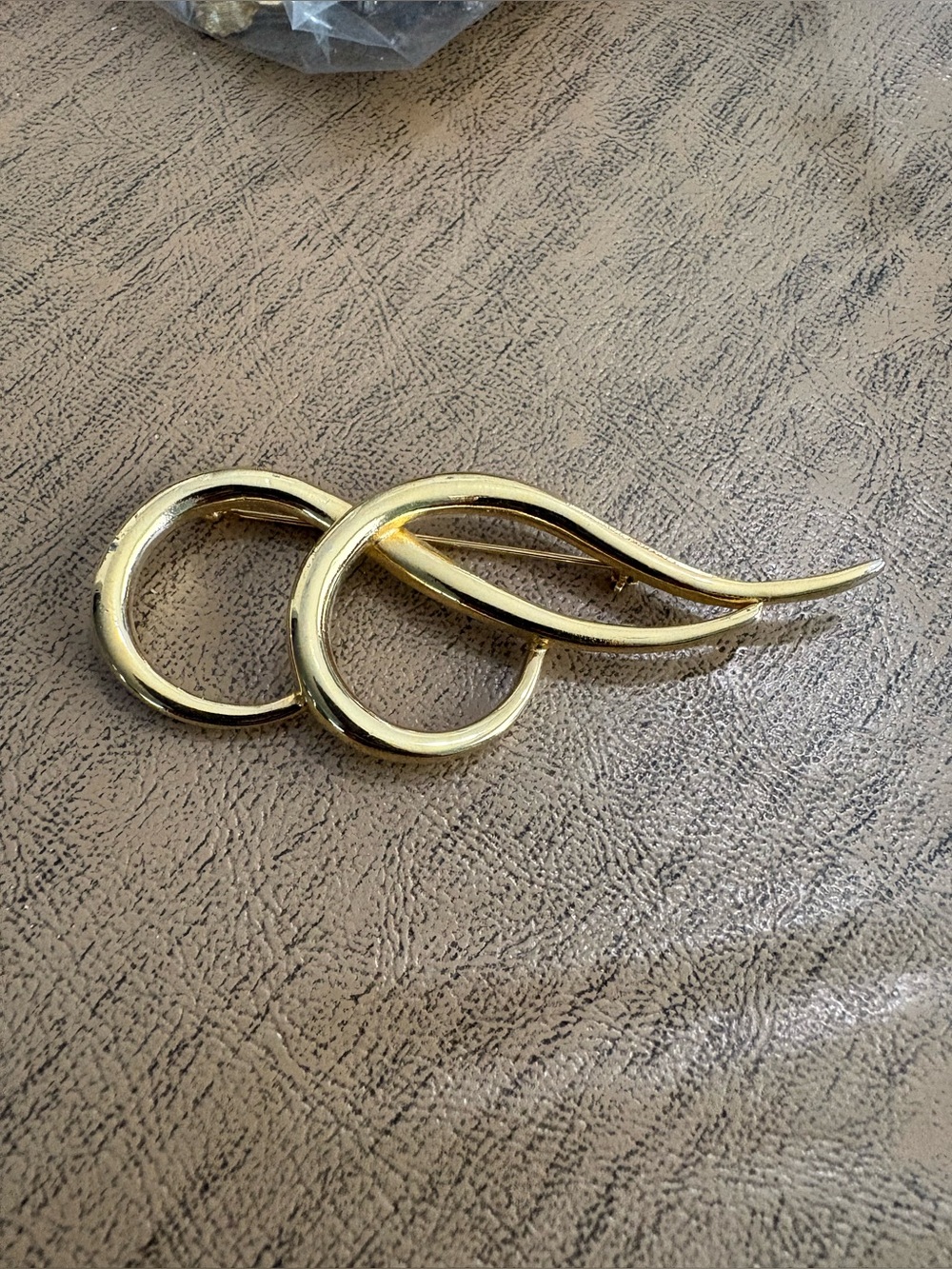 Vintages Gold Tone Abstract Swirl Brooch